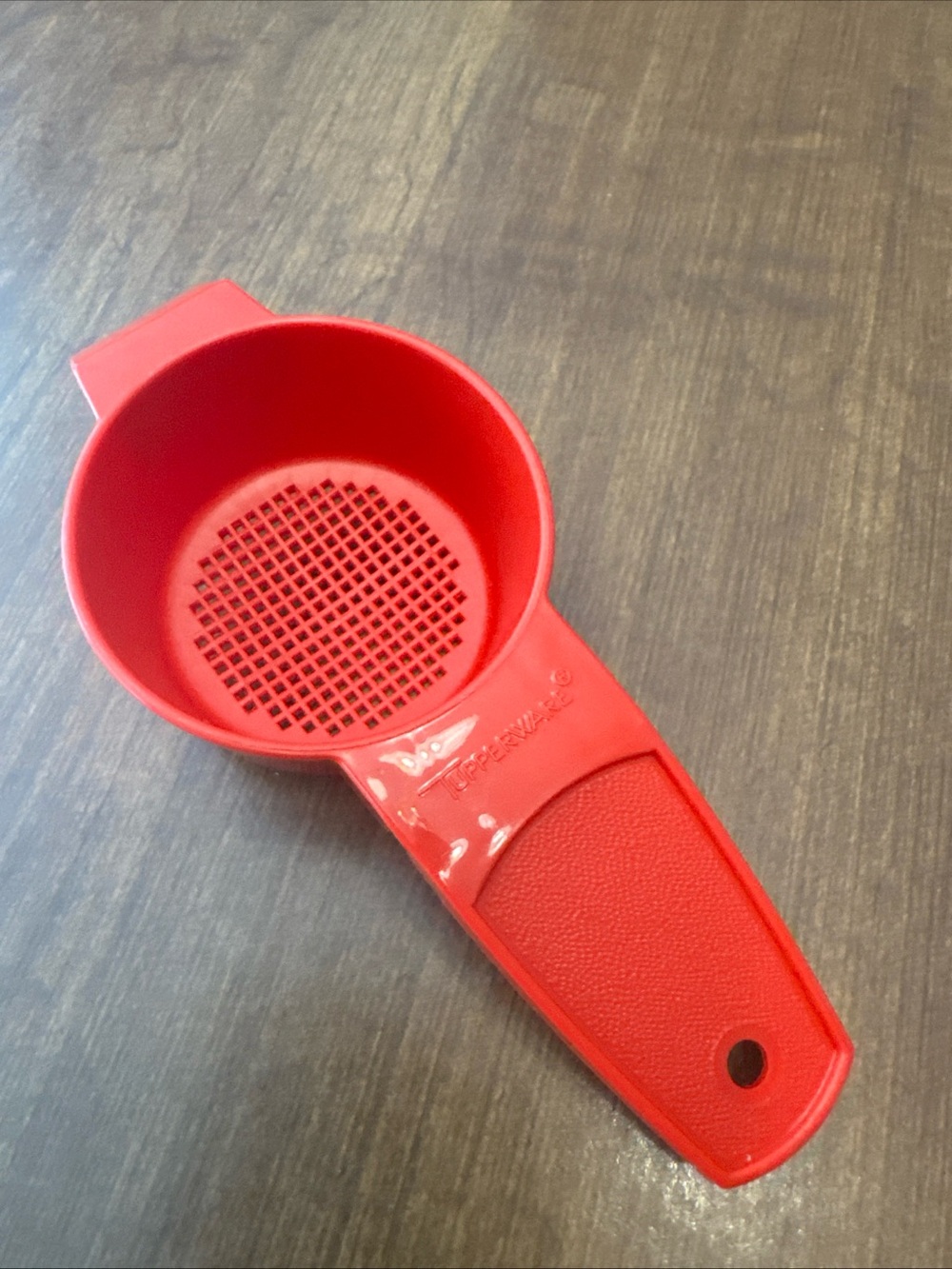 Tupperware mini sifter strainer 879–7 red small tea strainer